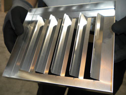 钣金加工企业如何通过引进自动化折弯成型设备降低生产成本，提高产品质量？-中山乐竞官网-乐竞(中国)-乐竞官网-乐竞(中国)